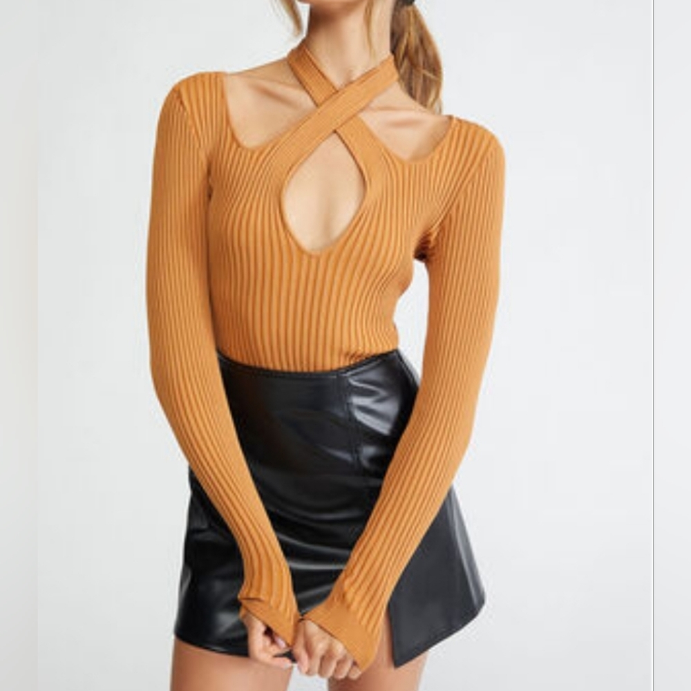NWT MinkPink Gianna long sleeve knit blouse in Pecan sweater, halter $118 Retail